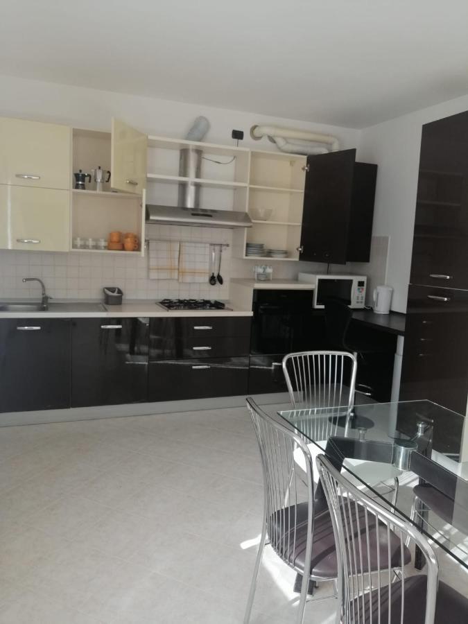 S.G. House Apartment กัสเตลนูโอโว เดล การ์ดา ภายนอก รูปภาพ