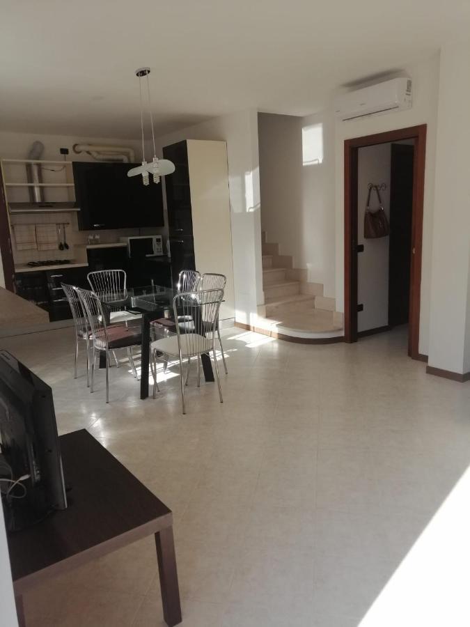 S.G. House Apartment กัสเตลนูโอโว เดล การ์ดา ภายนอก รูปภาพ